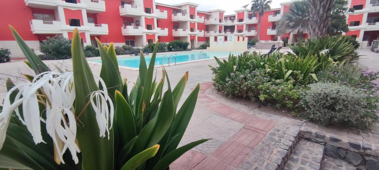 Sal Service Red Moradias Residence With Pool ซังตามาเรีย ภายนอก รูปภาพ