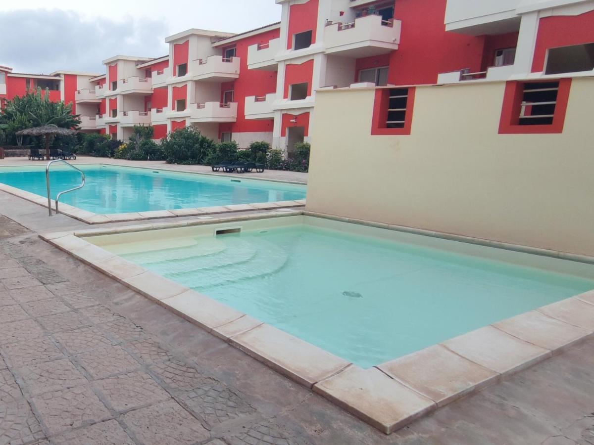 Sal Service Red Moradias Residence With Pool ซังตามาเรีย ภายนอก รูปภาพ