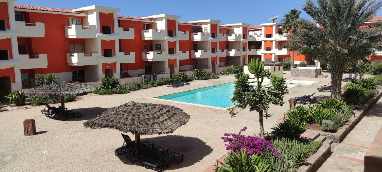 Sal Service Red Moradias Residence With Pool ซังตามาเรีย ภายนอก รูปภาพ